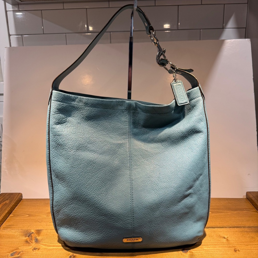 Coach Avery Hobo Shoulder Bag Blue Pebbled Leather F23309 Large Carryall